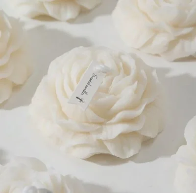 Svíčka Peony bílá